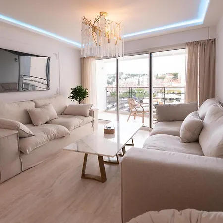 Lägenhet 2-bedroom Luxurious With Balcony And Parking Cannes